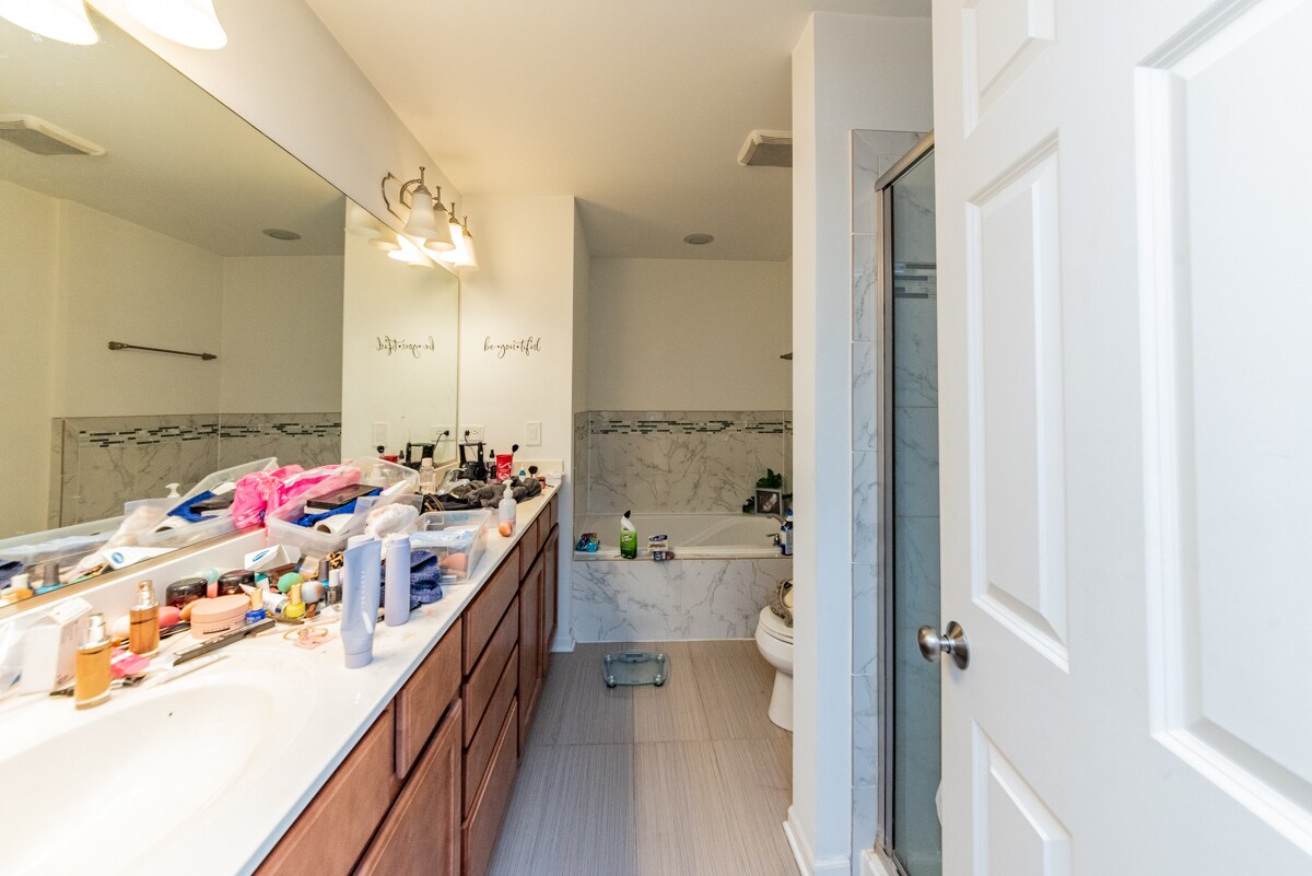 Building Photo - 551 George St