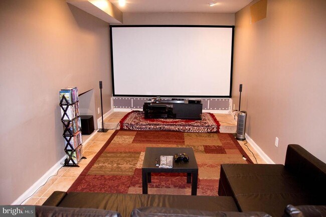 Building Photo - 211 Silverbell Ct