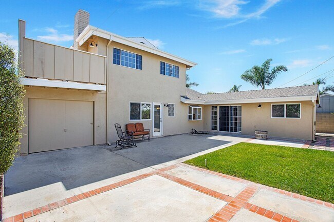 Building Photo - South Huntington Beach Home