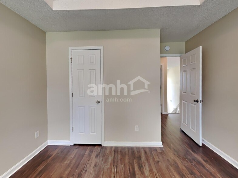 Building Photo - 240 Juliet Dr