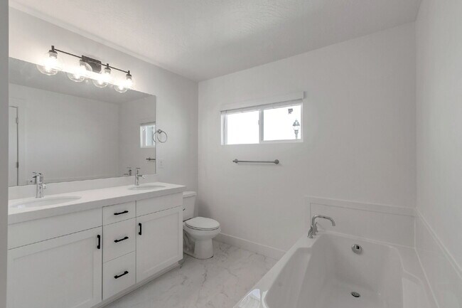 Building Photo - 2 Wks FREE | Modern 3-Bedroom, 2.5-Bathroom Townhome Near Highway 6 and I-15 - END UNIT