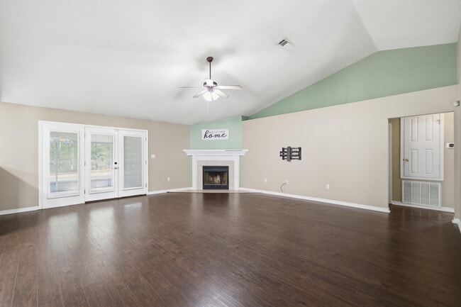 Building Photo - 2490 Pepper Dr