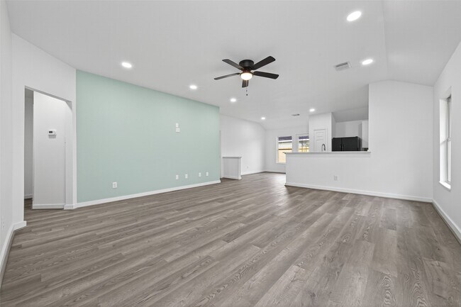 Building Photo - 7714 Stallion Trail Dr