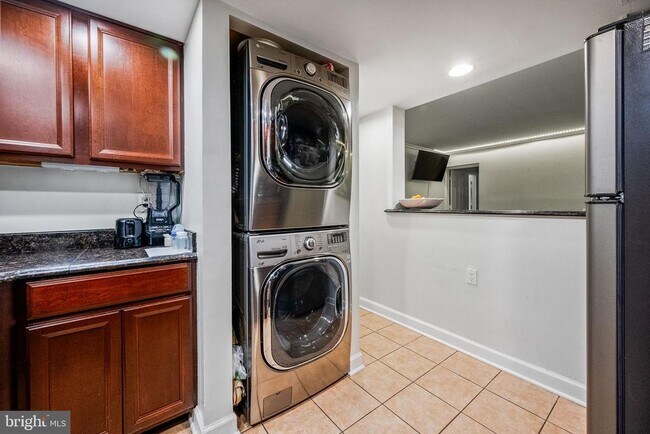 Building Photo - 1423 Northgate Square