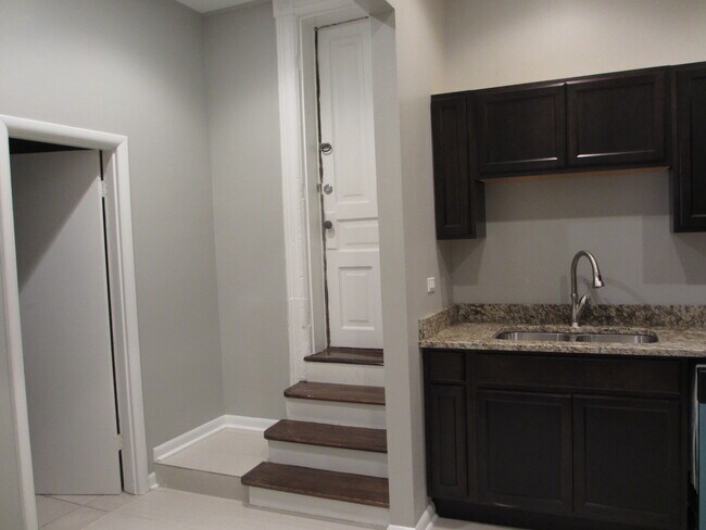 Building Photo - 2248 N Southport Ave