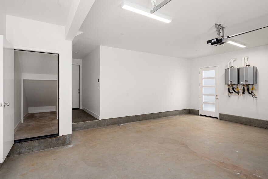 Building Photo - 1889 Notre Dame Blvd