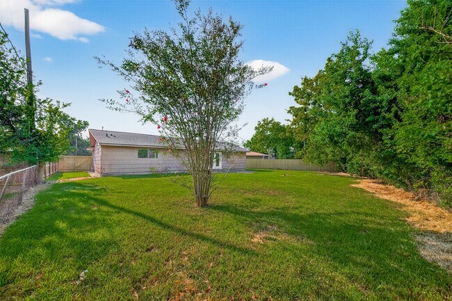 Building Photo - 5126 Denoron Dr