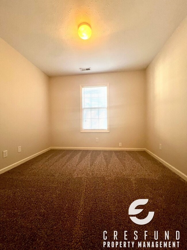 Building Photo - READY TO MOVE IN TODAY? This 3 Bed, 2 Bath Is Ready For You!