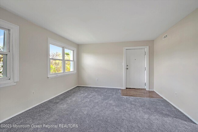 Building Photo - 250B Sawmill Rd