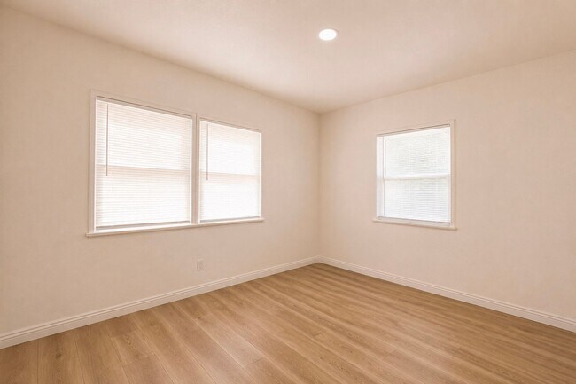 Building Photo - 4723 Arlington Ave