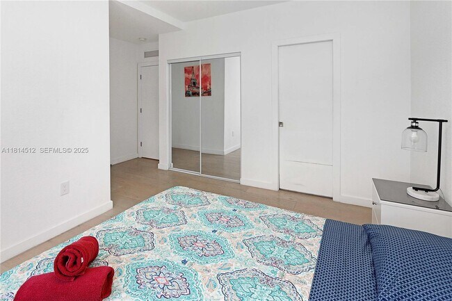 Building Photo - 1109 NE 89th St