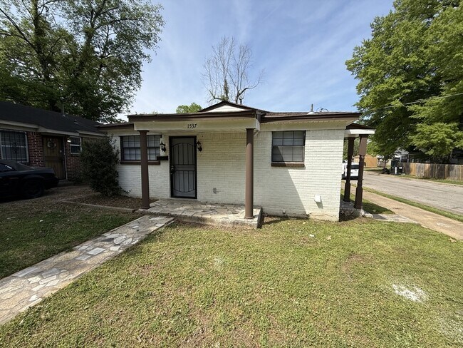 Building Photo - 1537 Boxwood St