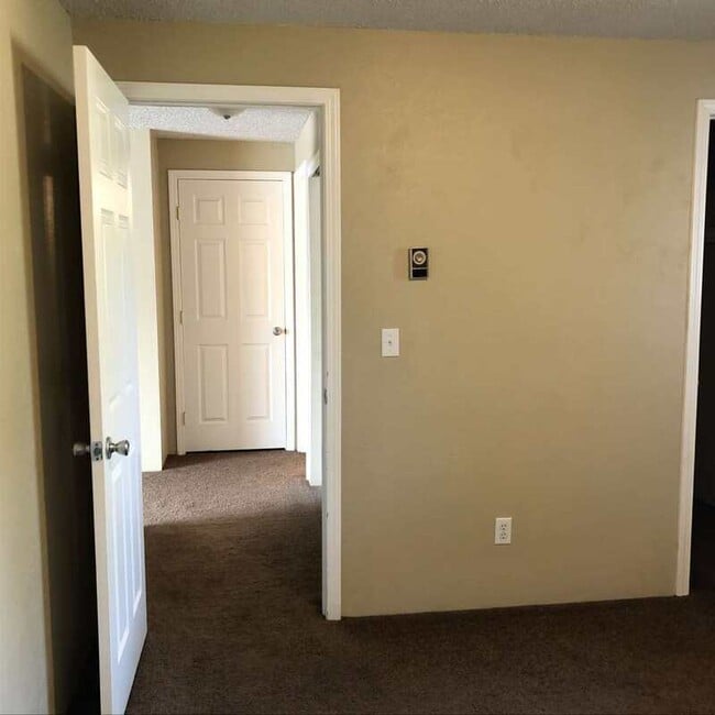 Building Photo - 248 W Clark St