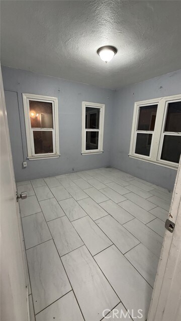 Building Photo - 260 W 9th St