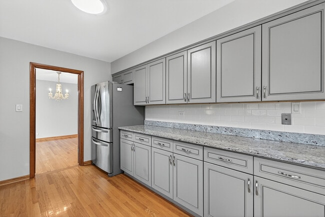 Building Photo - 7245 N Kostner Ave