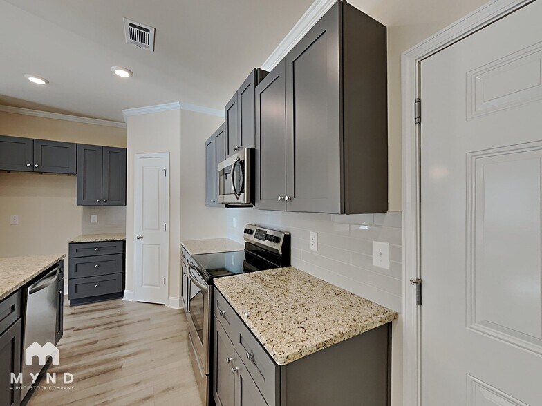 Building Photo - 61 Dewey Rd