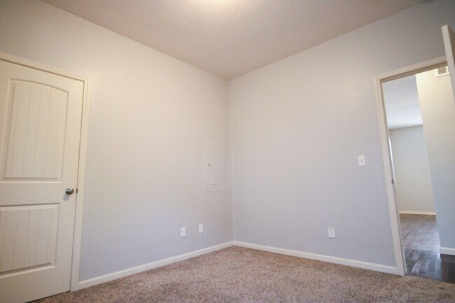 Building Photo - 459 S Main Ave