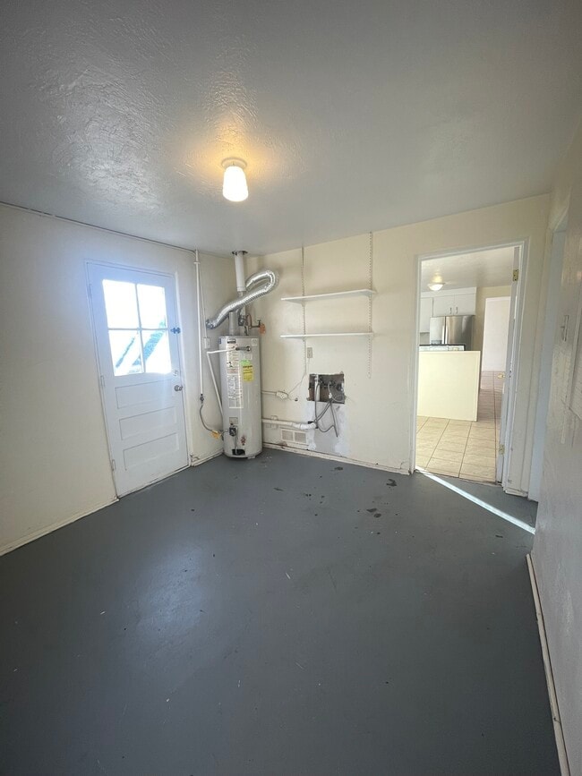 Building Photo - 3112 Colorado St NE