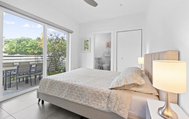 Building Photo - 1367 N Ocean Blvd