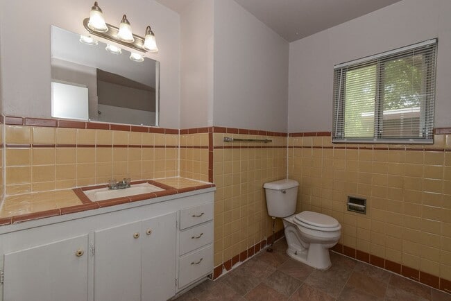 Building Photo - 2517 Broadview- House