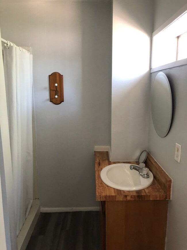 Building Photo - MM-36 W Main