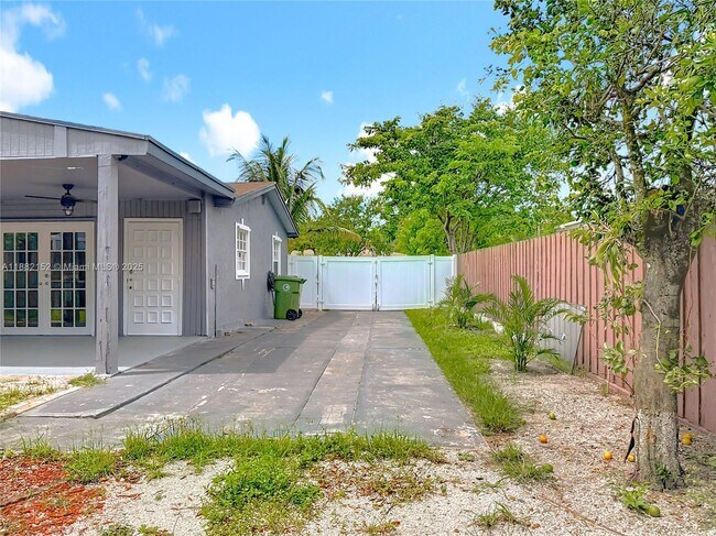 Building Photo - 1378 SW 26th Ave