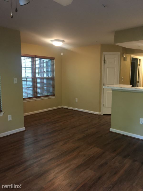 Building Photo - 903 Hillside Lake Terrace