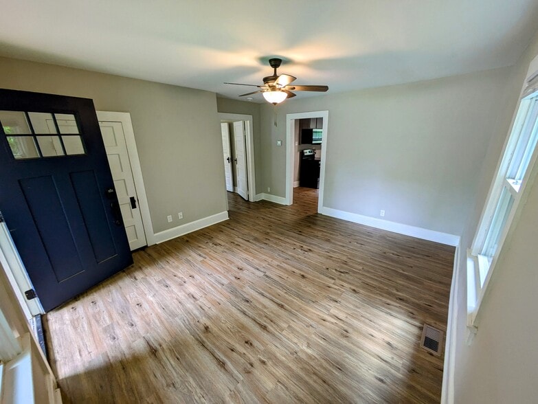 Living Room - 123 W Marion Rd