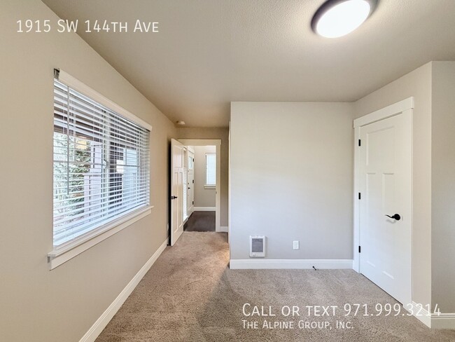 Building Photo - 1915 SW 144th Ave