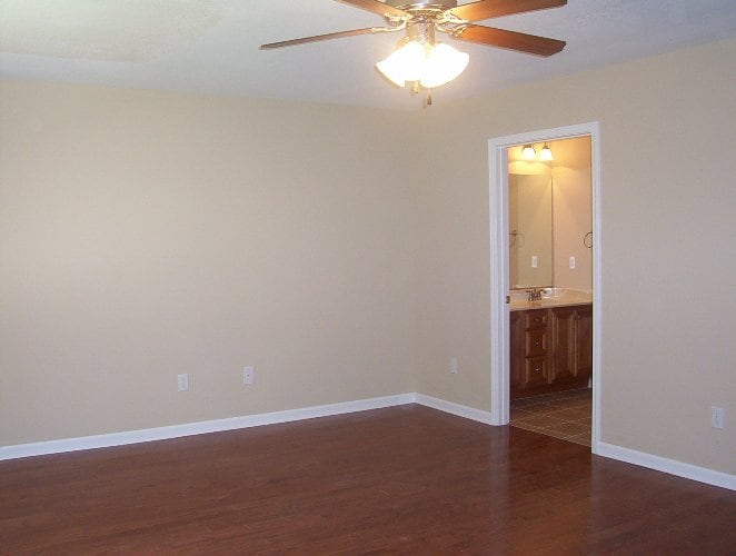 Large Master Suite - 10304 Iverson Lane