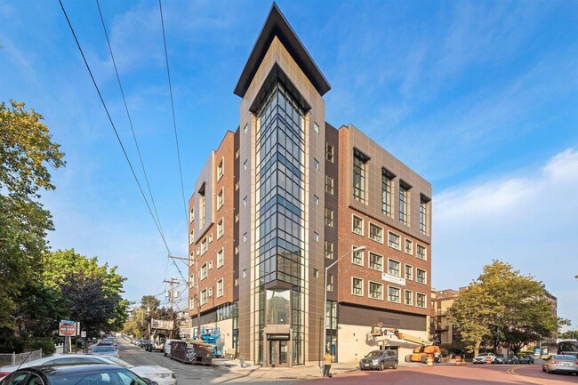 Primary Photo - 6025 JFK Blvd E