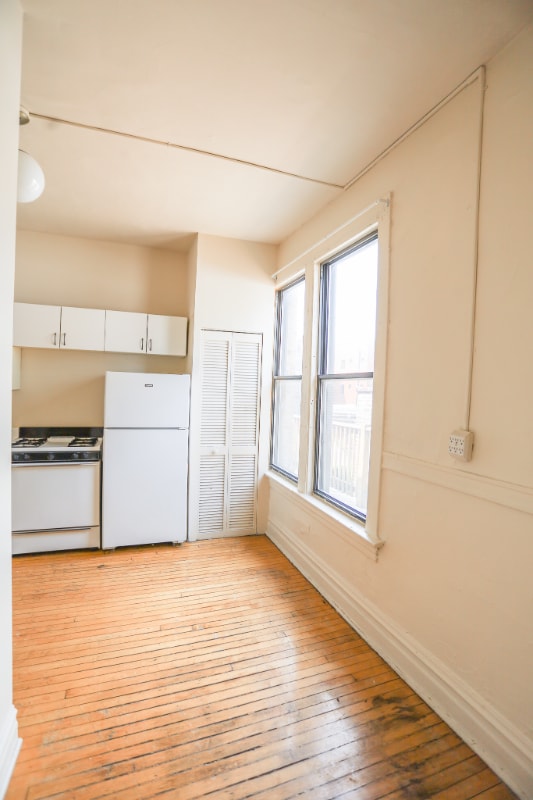 Building Photo - 836 W Cornelia Ave