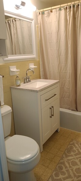 Building Photo - 10401 Grosvenor Pl