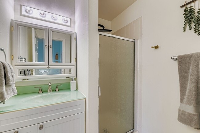 Building Photo - Peaceful 2BR Retreat Near Bobolink Trail