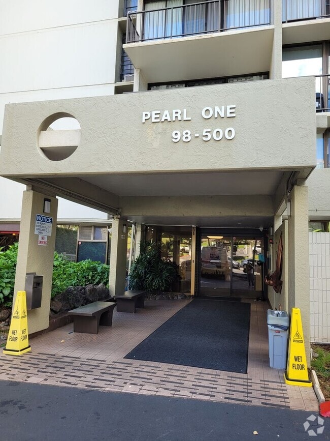 Building Photo - AVAILABLE | One Bedroom, One Bathroom | Lo...