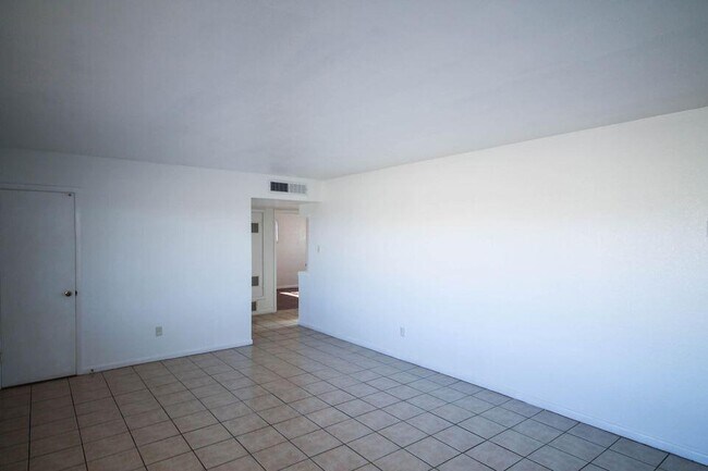 Building Photo - 209 San Saba Rd