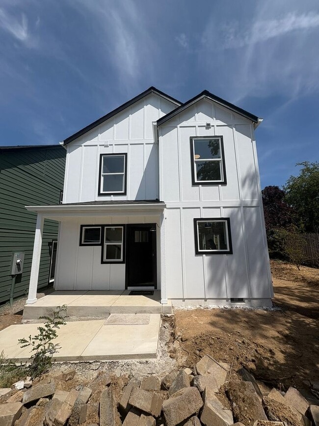 Building Photo - Brand New Modern 2-Story Home