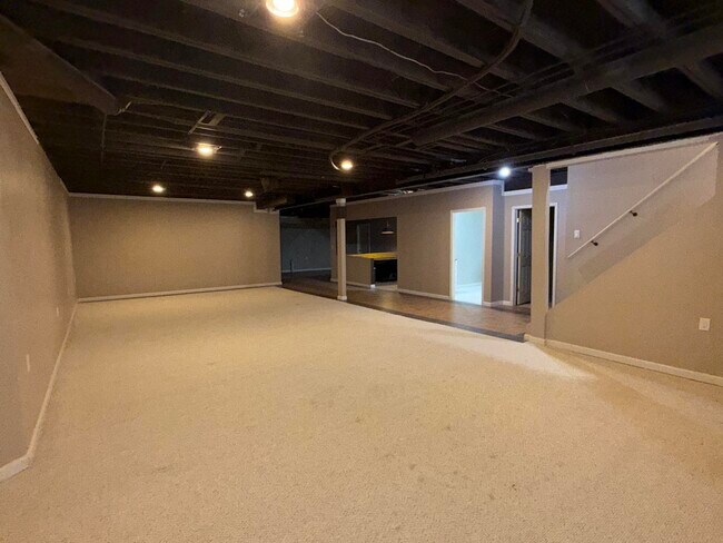 Building Photo - 18145 Shoreline Ct