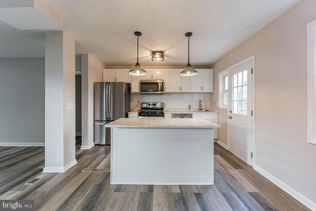 Building Photo - 4011 Mortimer Ave