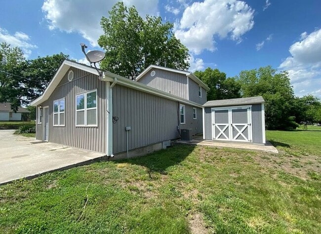 Building Photo - 200 3rd St