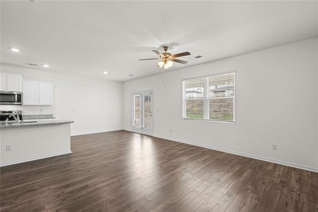 Building Photo - 166 Champlain Rd