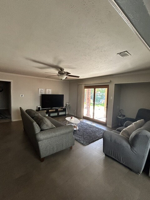 Building Photo - Walk to Campus from This Spacious 3BR/2BA Home (Shared Housing)