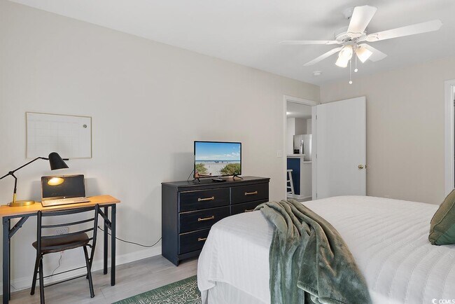 Building Photo - 1204 River Oaks Dr