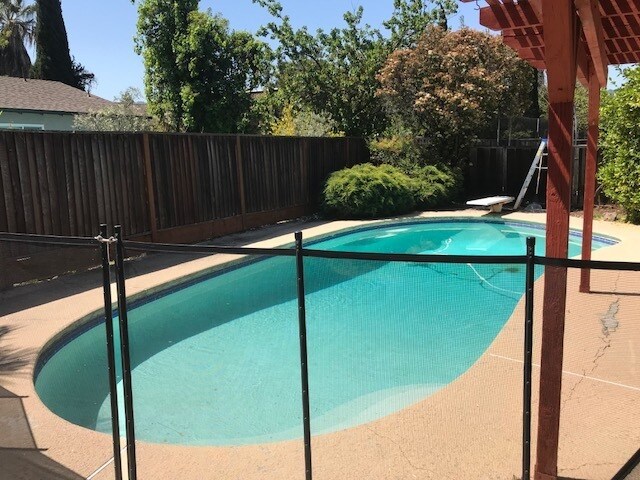 Building Photo - 3BD/2BA House in Pleasanton Val Vista Community w/ POOL!