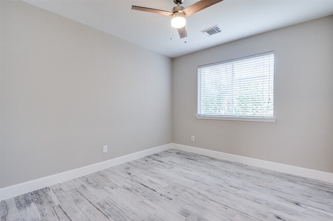 Building Photo - 3331 Hemingway Dr