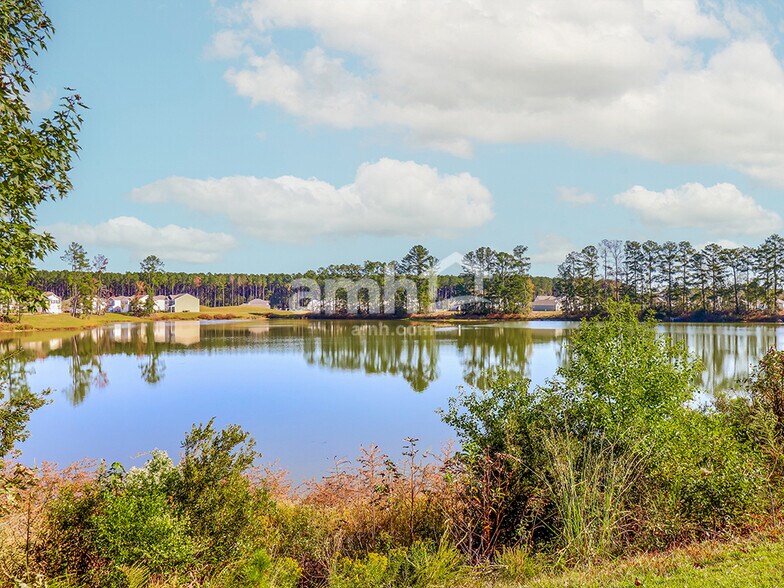 Building Photo - 315 Lakeside Blvd