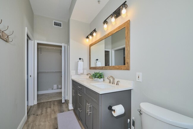 Building Photo - 9190 Southmont Cove