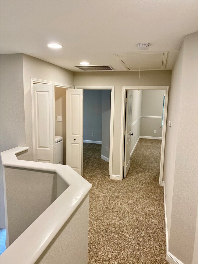 Building Photo - 66 Scarlet Woods Ct