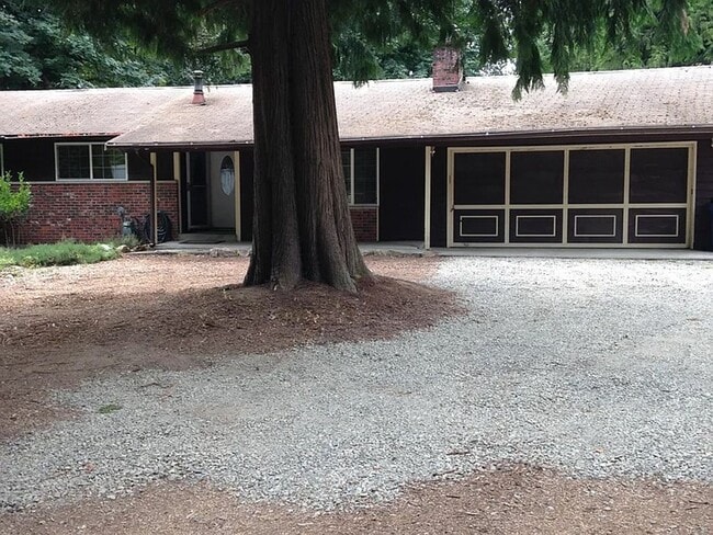 Primary Photo - 5 bed, 2 bath Covington Home w/2-car garag...
