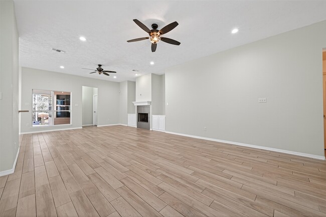 Building Photo - 10542 Parkside Dr